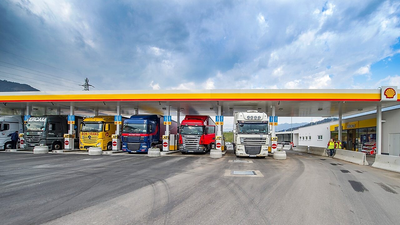 Business customer, supplier, partner or investor